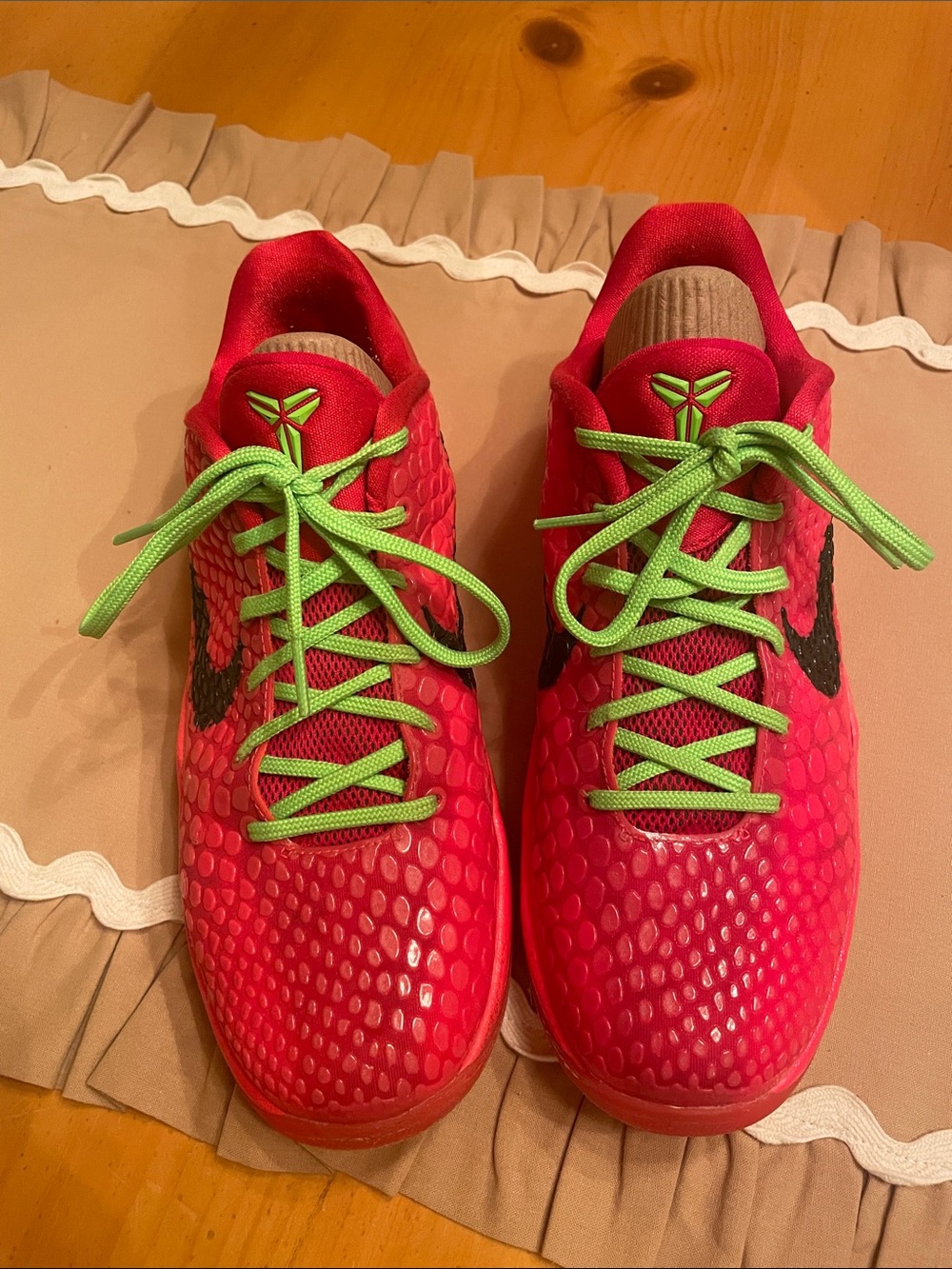 Nike “Reverse Grinch” Youth boys basketball sneaker.
